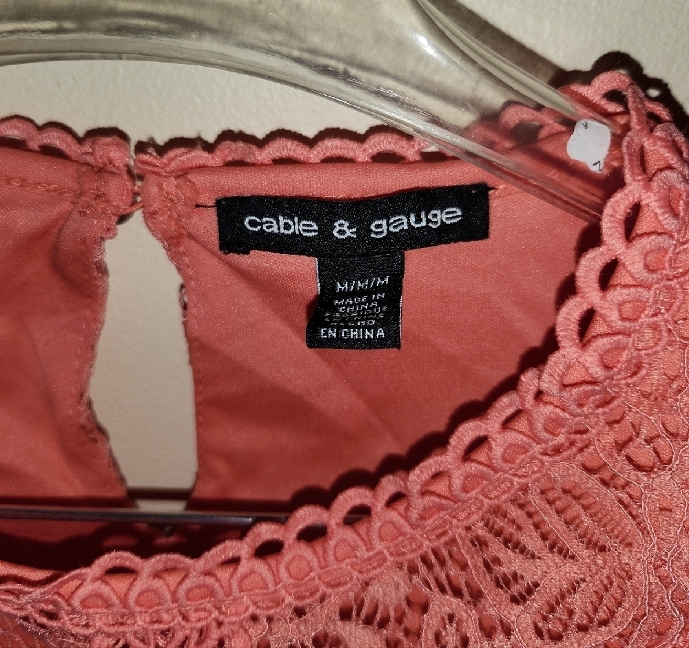 Cable & Gauge Coral Lace Top Medium - Picture 2 of 3
